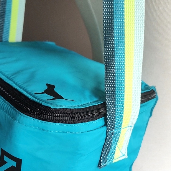 Victoria’s Secret PINK Cooler/Lunch Bag With Carrying Strap - Picture 4 of 9